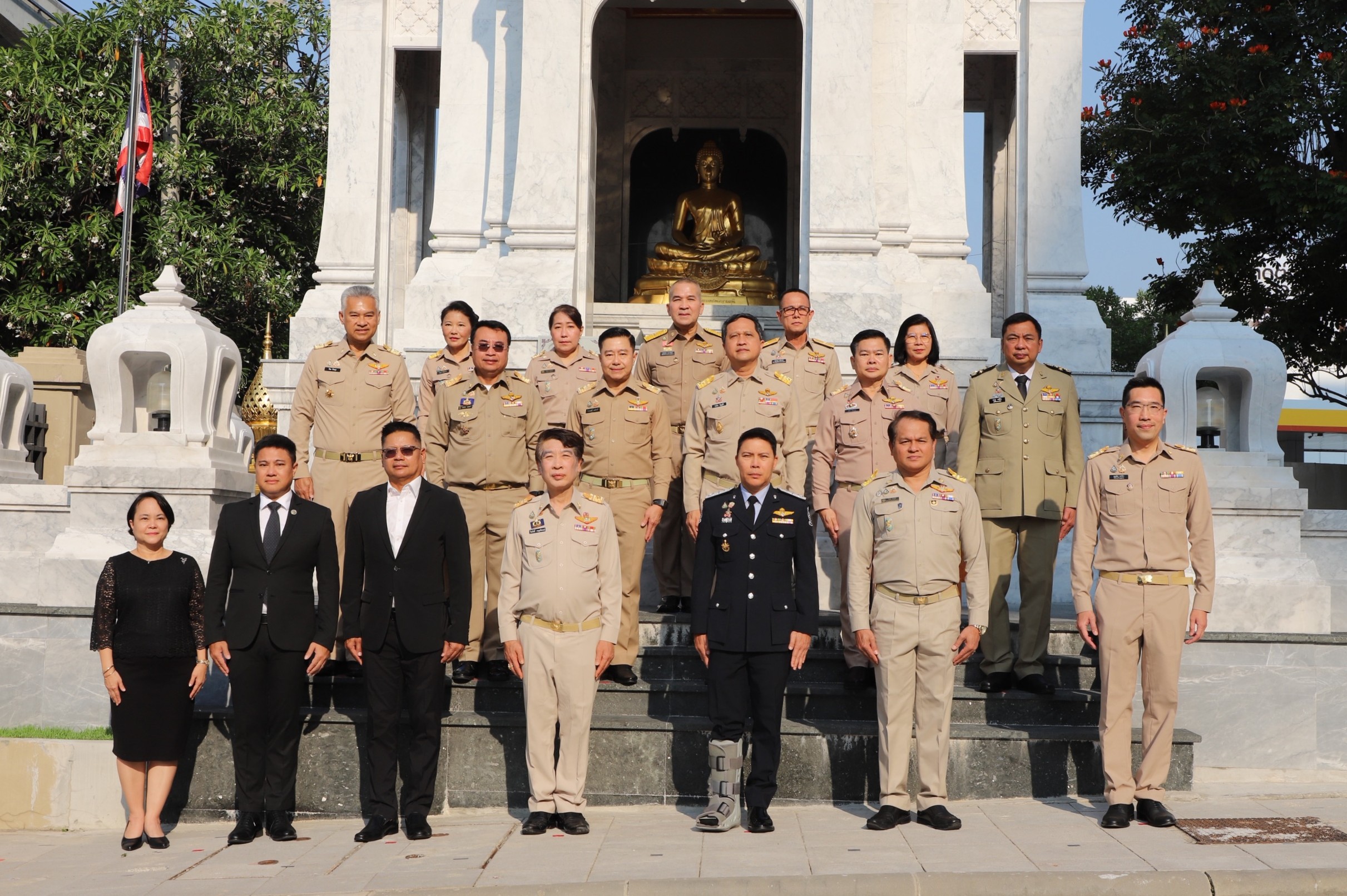 อธิบดีกรมบังคับคดี ร่วมสักการะพระพุทธภูมิพลาภิบาลทศพลญาณมุนี พระประจำกระทรวงยุติธรรม